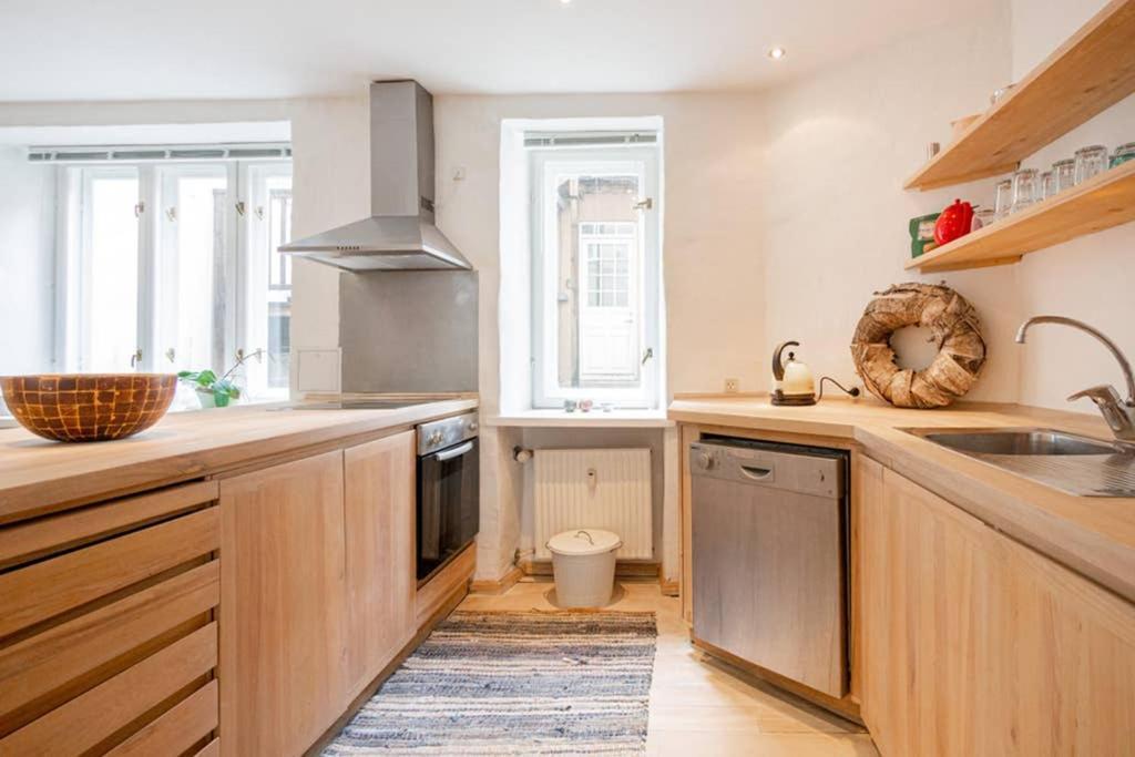 Spacious Flat In A Central, But Calm Area Of Cph