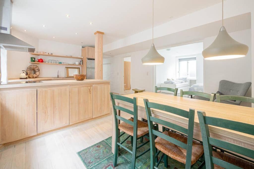 Apartment Spacious Flat In A Central, But Calm Area Of Cph